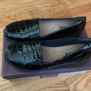 Women black clark shoes